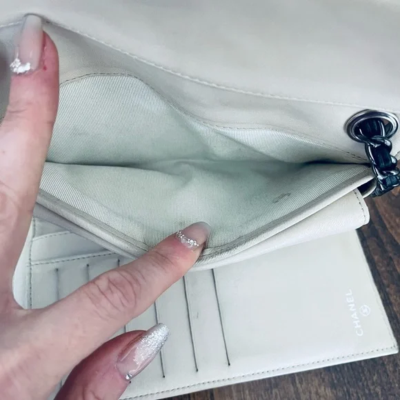 SOLD! Chanel Classic Quilted Patent Leather Wallet on chain, black - Picture 9 of 17